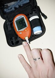 Measurement of blood glucose levels to correct insulin doses with 1 type of diabetes